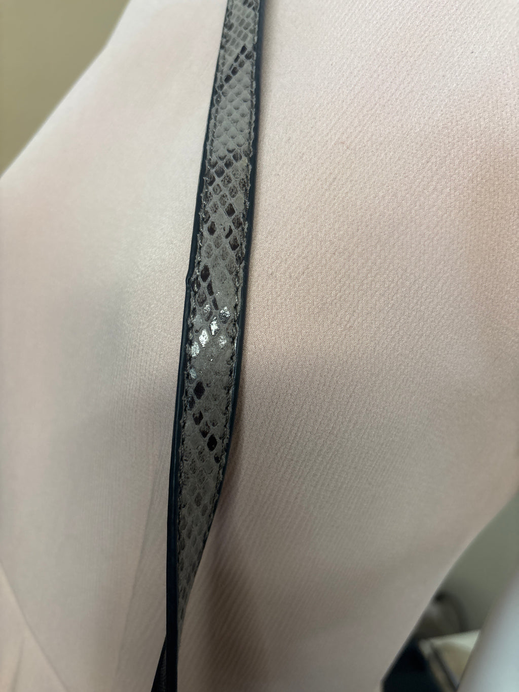 River Island laukku, musta, kulta, pyöreä